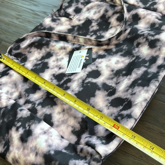 Olivia Miller Dylan,Large zip top tote w/wristlet bag,tie dye, multi-use,light - Picture 14 of 16